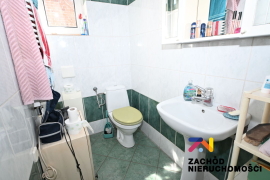 Dom z zabudowaniami - PoŁęcko